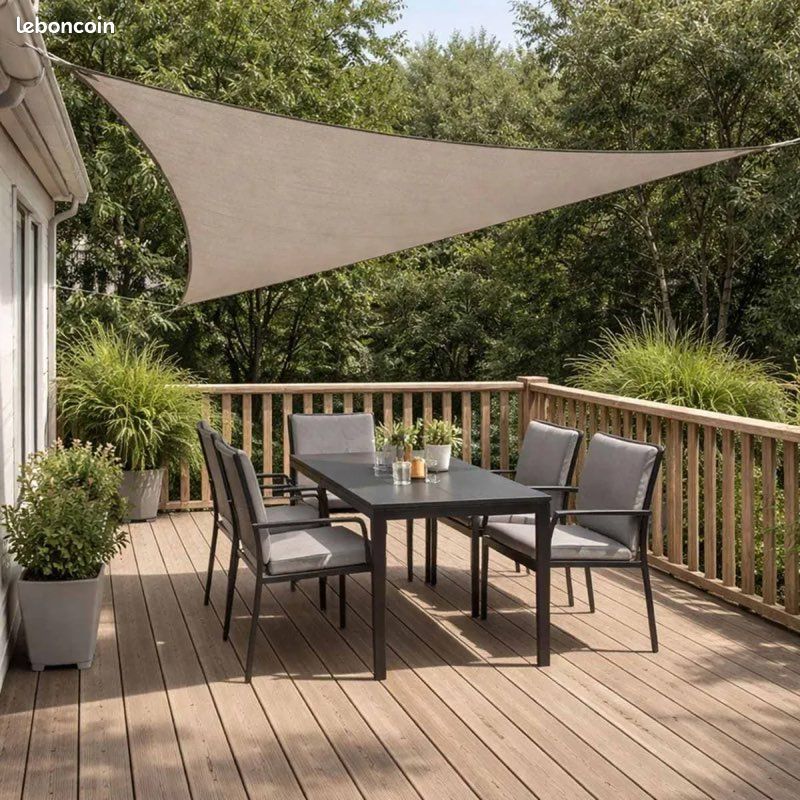 Voile d'ombrage polyester triangulaire gris L.360xl.360cm